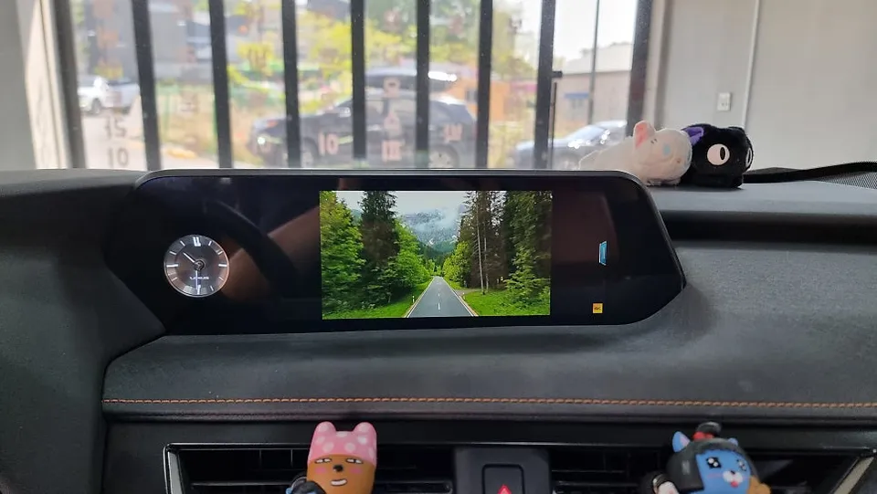 Lexus UXのAndroid Auto・CarPlay取付事例 施工写真 3-2