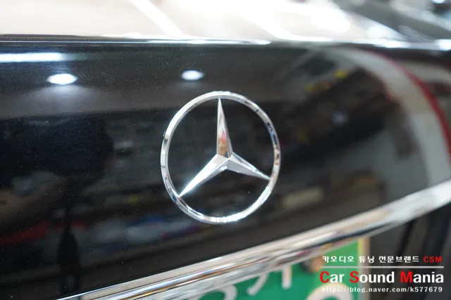 Mercedes-Benz S-Class ambient lighting installation result