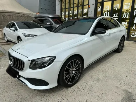 Mercedes-Benz Eクラスのカーラッピング事例|費用目安・仕上がり 施工写真 1-2