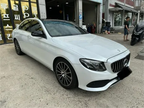 Mercedes-Benz Eクラスのカーラッピング事例|費用目安・仕上がり 施工写真 2-2