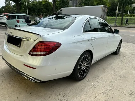 Mercedes-Benz Eクラスのカーラッピング事例|費用目安・仕上がり 施工写真 3-2