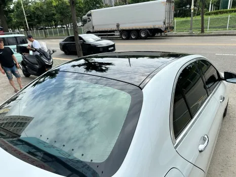 Mercedes-Benz Eクラスのカーラッピング事例|費用目安・仕上がり 施工写真 3-3