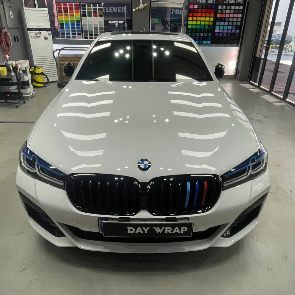BMW 5 Seriesのカーラッピング事例|費用目安・仕上がり 施工写真 1-2