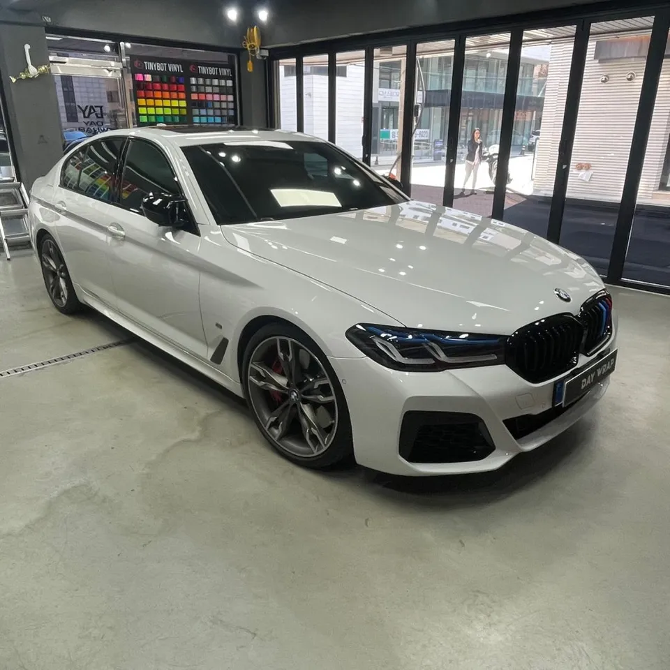 BMW 5 Seriesのカーラッピング事例|費用目安・仕上がり 施工写真 3-2