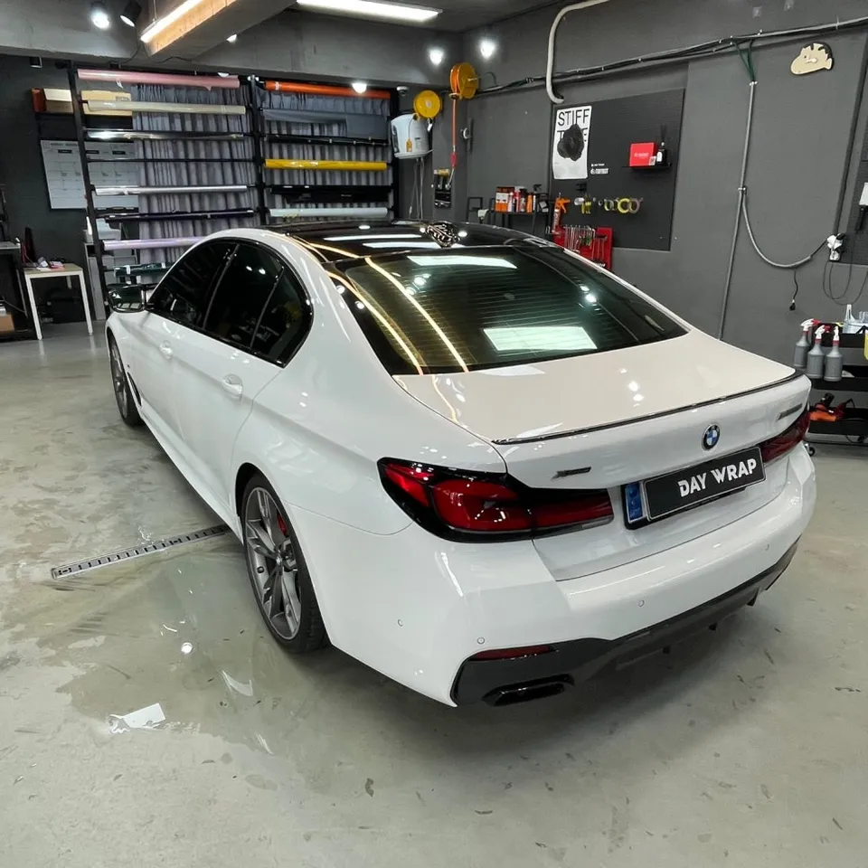 BMW 5 Seriesのカーラッピング事例|費用目安・仕上がり 施工写真 3-3