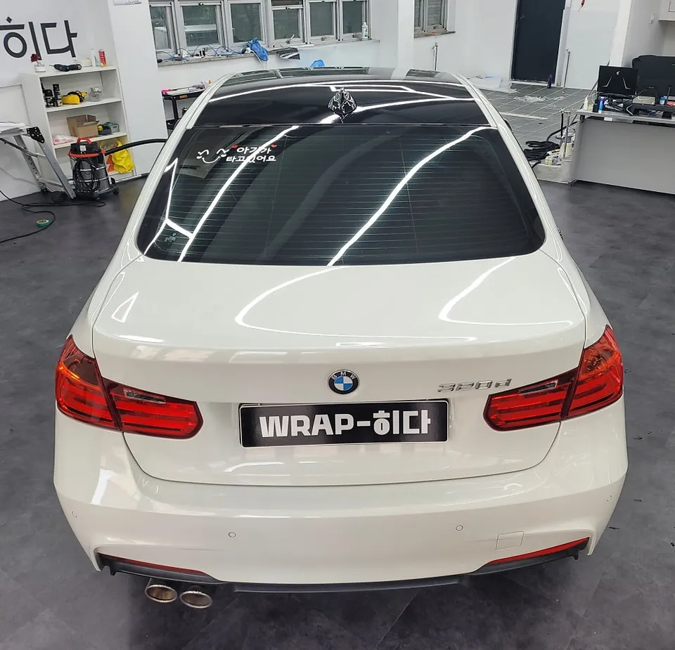 BMW 3 Seriesのカーラッピング事例|費用目安・仕上がり 施工写真 2-3