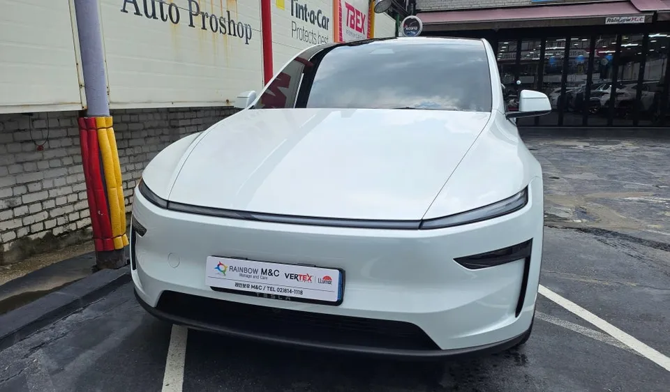 Tesla Model YのPPF施工事例｜費用目安と仕上がり 施工写真 1-2