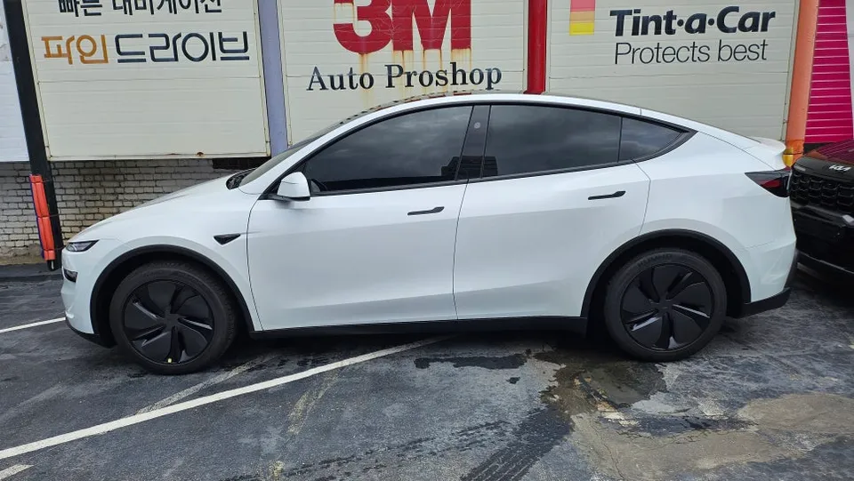 Tesla Model YのPPF施工事例｜費用目安と仕上がり 施工写真 1-3