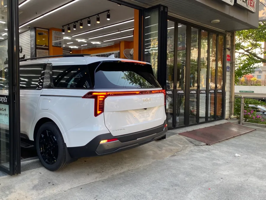 Kia Carnival KA4 window tinting - Kia Carnival KA4 Window Tinting Review: Cost & Results photo 5