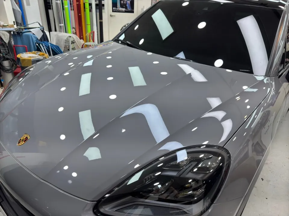 ポルシェ カイエン PPF施工事例｜カラーフィルムで新車級の輝き 施工写真 3-3