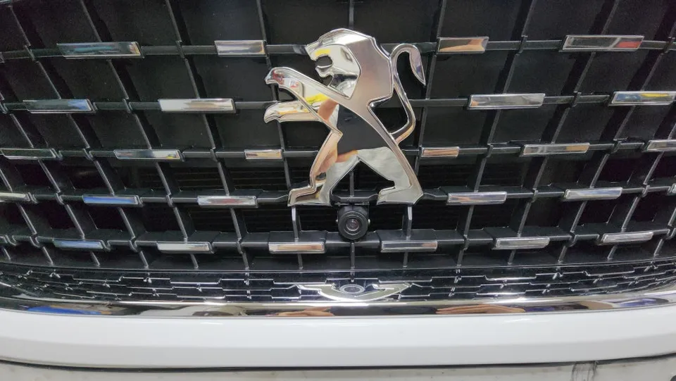 Peugeot 5008 sensors cameras - Peugeot 5008 Backup Camera Retrofit Review photo 5