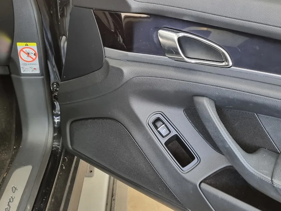 Porsche Panamera 970のカーオーディオ施工事例 施工写真 1-2