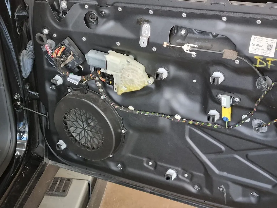 Porsche Panamera 970のカーオーディオ施工事例 施工写真 2-2