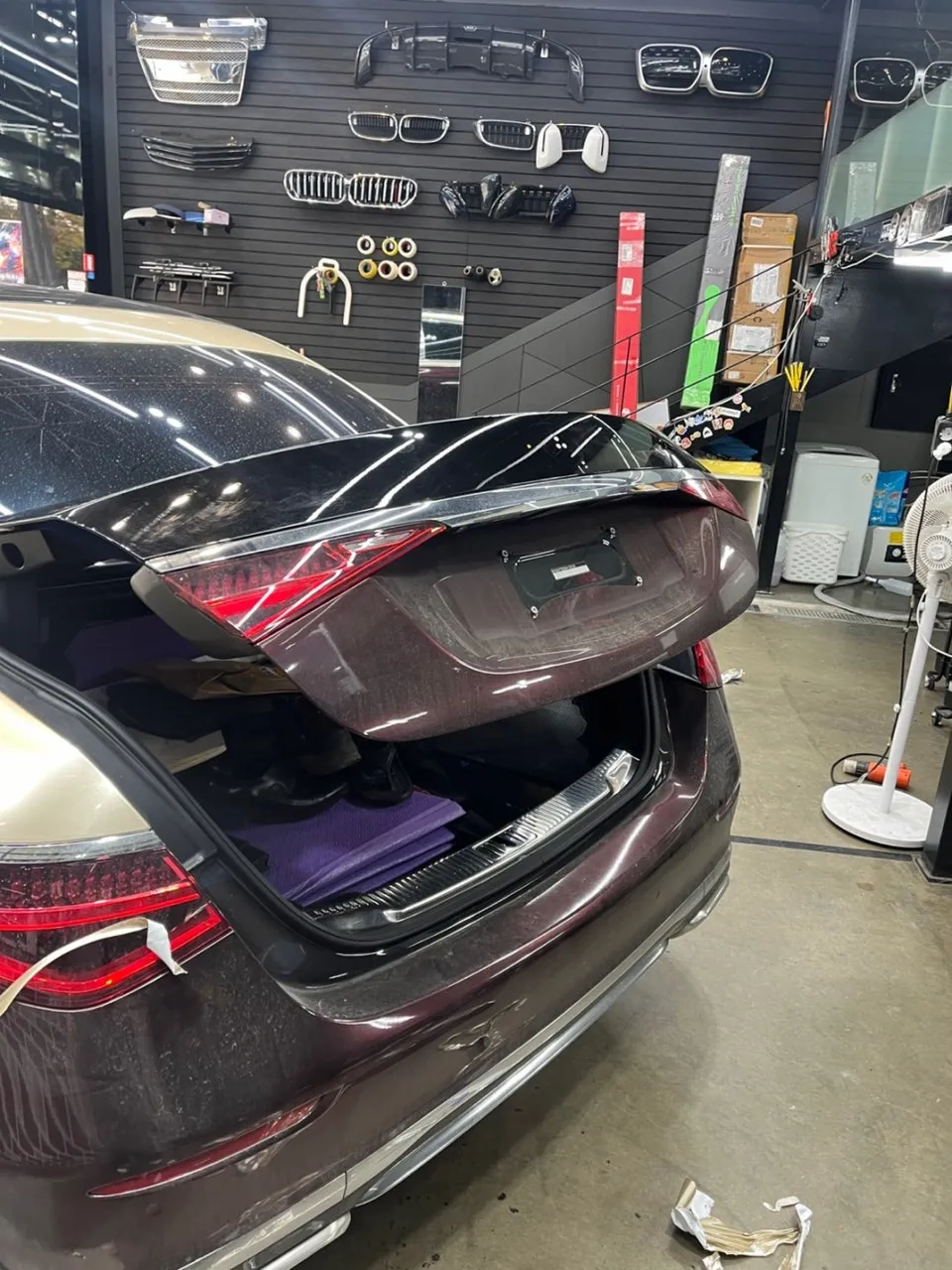 メルセデス・ベンツ S580 マイバッハのカーラッピング事例 施工写真 3-2