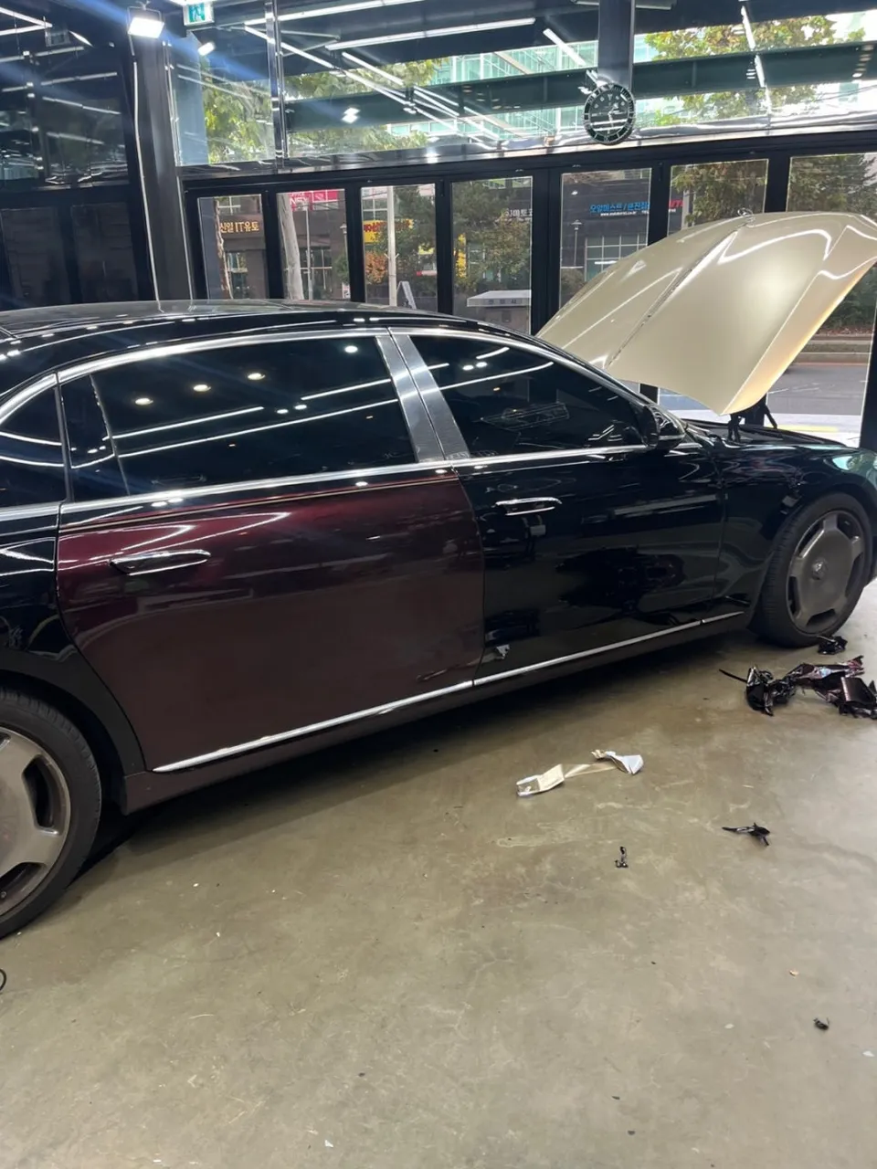 メルセデス・ベンツ S580 マイバッハのカーラッピング事例 施工写真 2-3