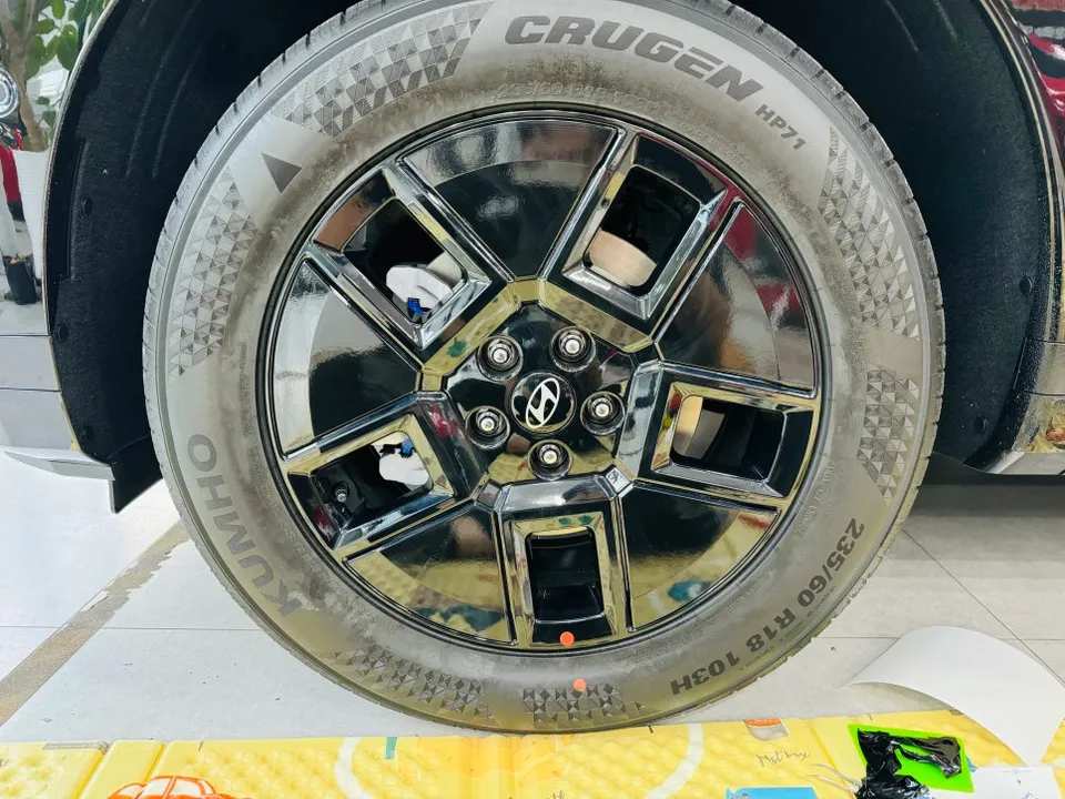 Hyundai Santa Feのカーラッピング事例|費用目安・仕上がり 施工写真 2-2