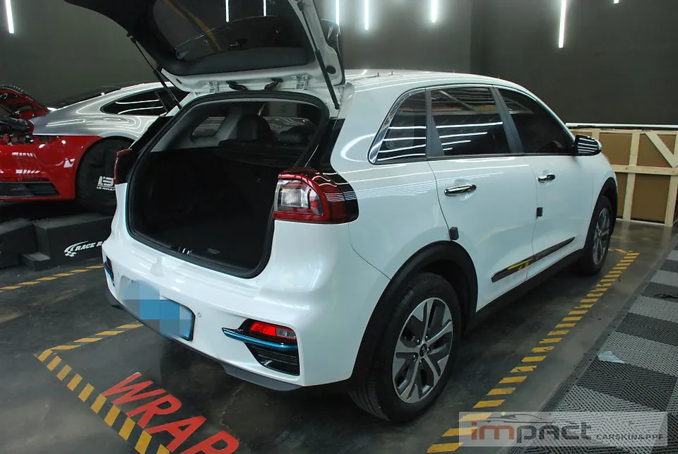 Kia Niroのカーラッピング事例|部分施工でイメージチェンジ 施工写真 2-2