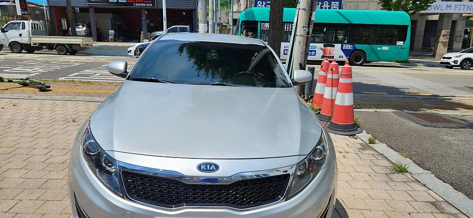 Kia K5のカーフィルム施工事例｜断熱・スモークフィルム 施工写真 2-3