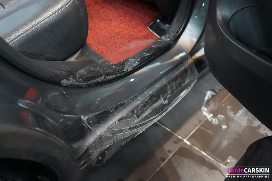 Mercedes-Benz GLC 250d ppf - Mercedes-Benz GLC 250d PPF Review: Door Step Protection photo 5