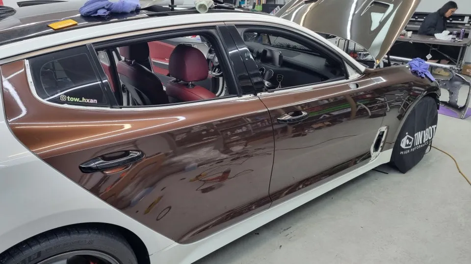 Kia Stingerのカーラッピング事例|費用目安・仕上がり 施工写真 1-3