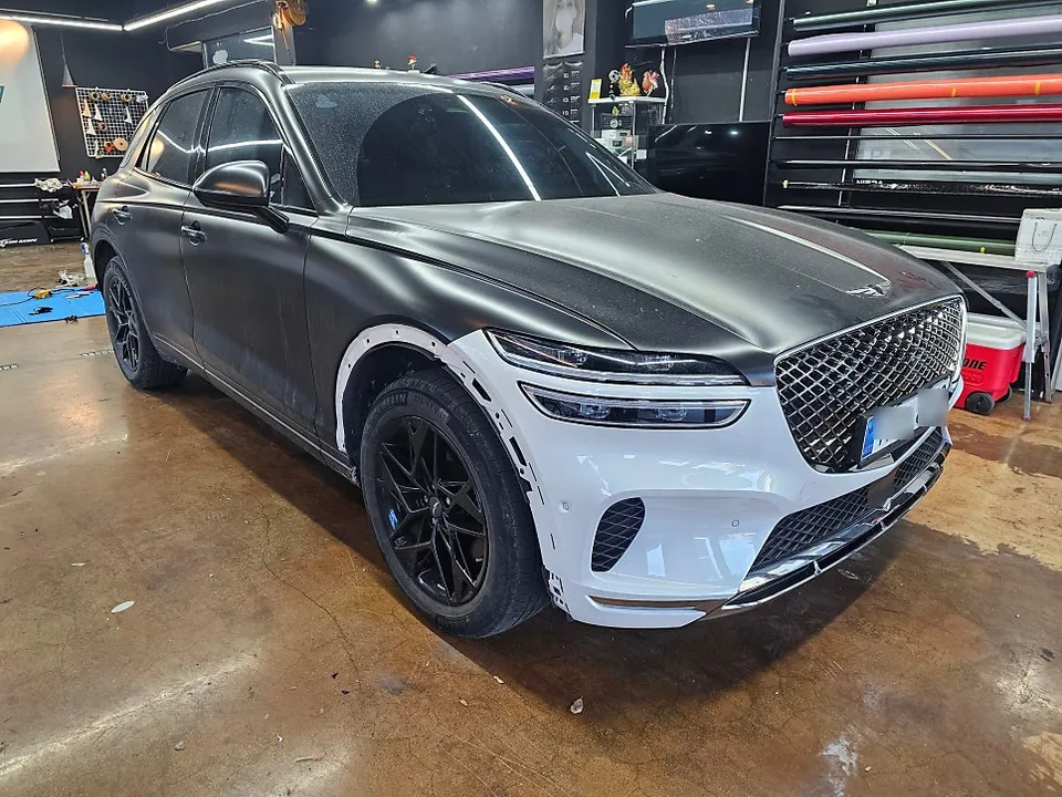 Genesis GV70のカーラッピング事例 施工写真 5