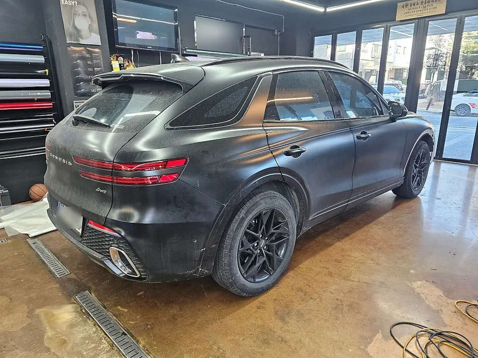Genesis GV70のカーラッピング事例 施工写真 6