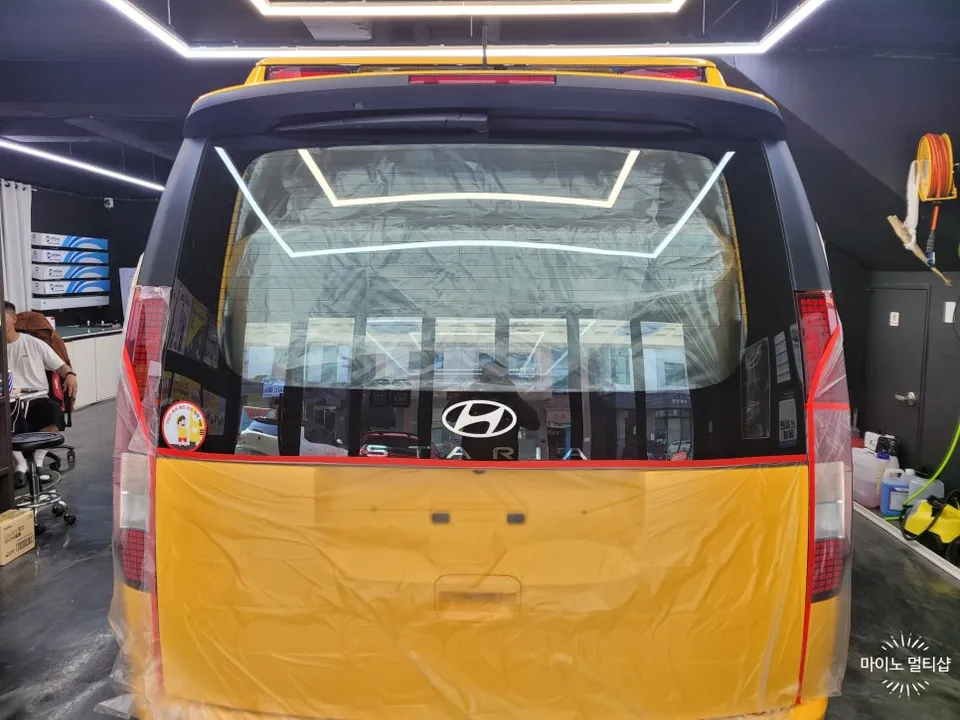 Hyundai Stariaのカーフィルム施工事例｜費用目安・仕上がり 施工写真 2-2
