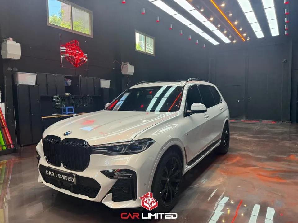 BMW X7のカーラッピング事例|クロームブラック化 施工写真 2-2