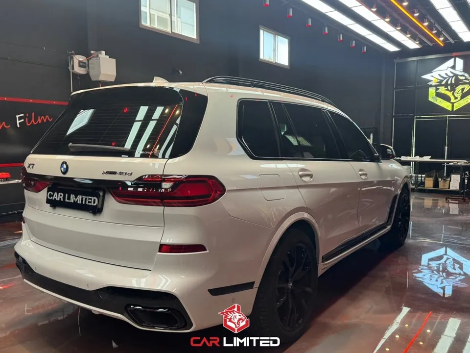 BMW X7のカーラッピング事例|クロームブラック化 施工写真 2-3