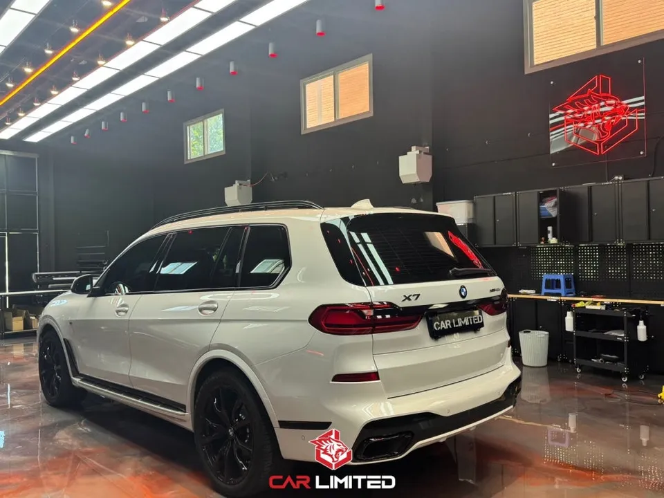 BMW X7のカーラッピング事例|クロームブラック化 施工写真 3-3