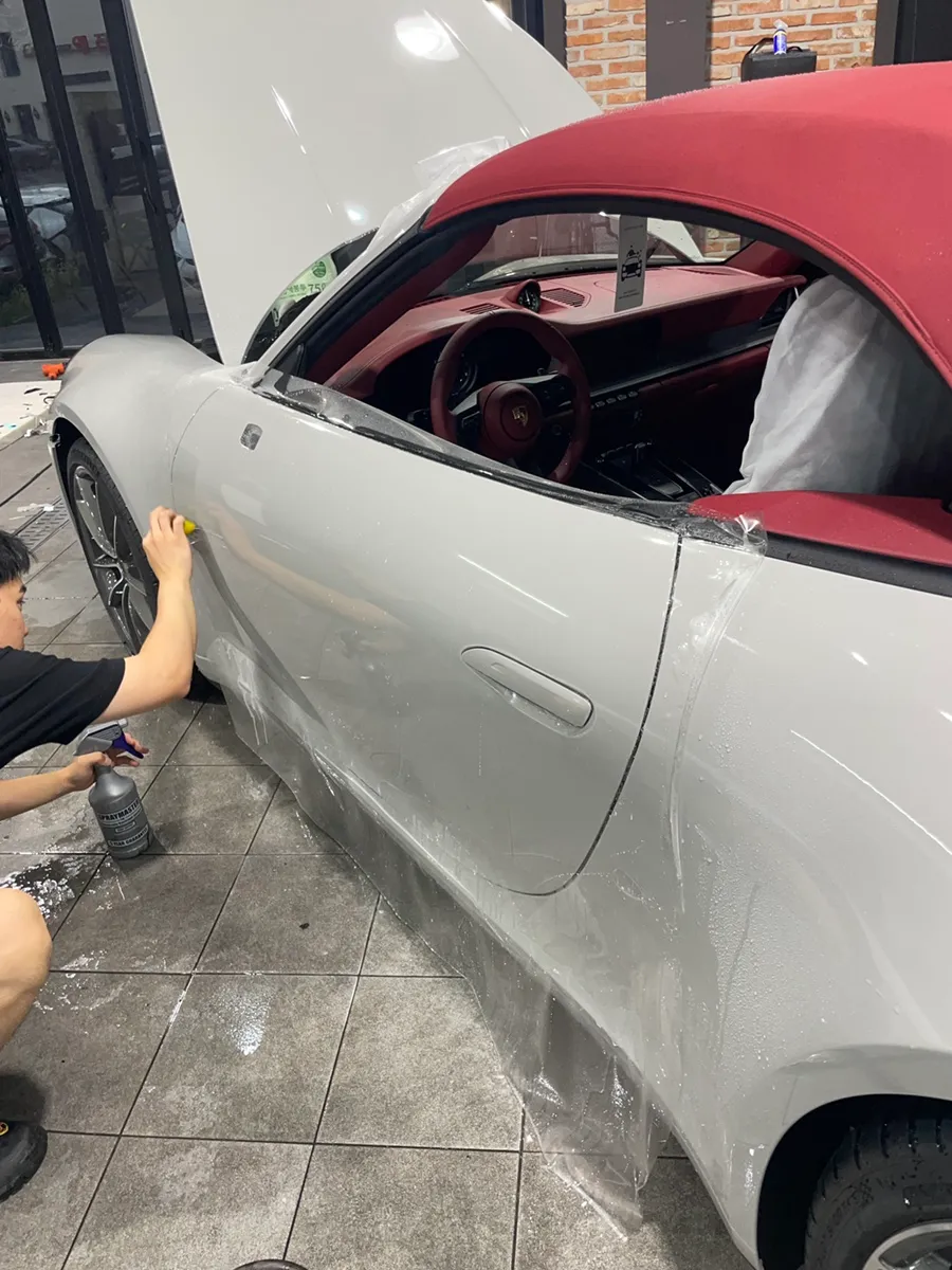 ポルシェ 911 992 PPF施工事例:費用目安と仕上がり 施工写真 2-2