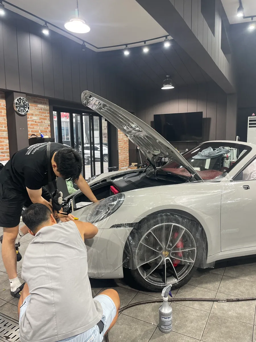 ポルシェ 911 992 PPF施工事例:費用目安と仕上がり 施工写真 1-3
