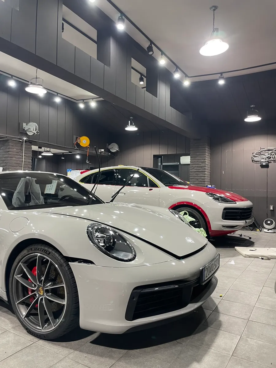 ポルシェ 911 992 PPF施工事例:費用目安と仕上がり 施工写真 2-3