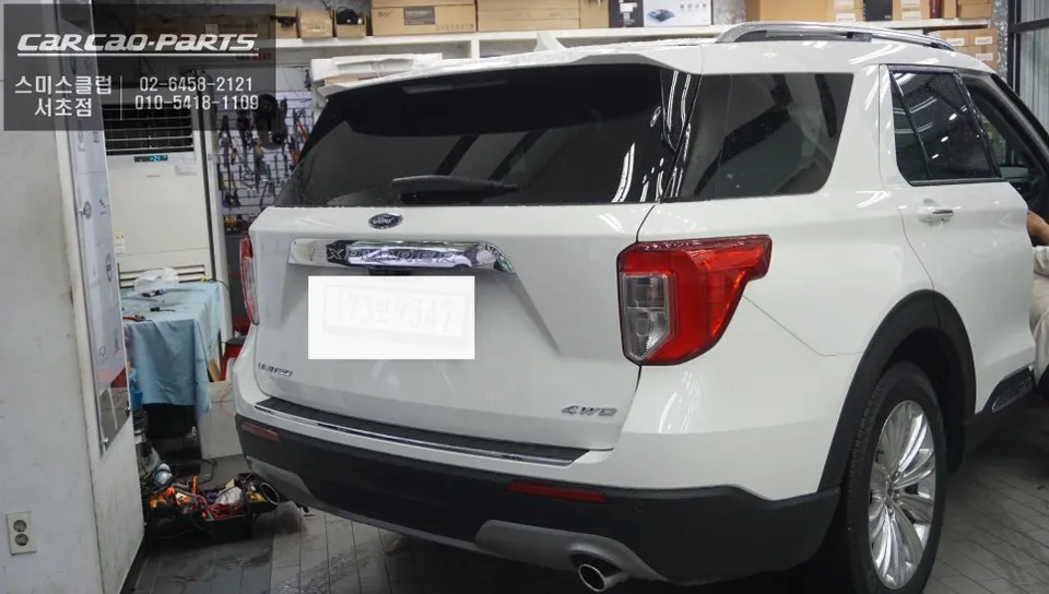 Ford Explorer 6th Genのドラレコ取付事例|費用目安・仕上がり 施工写真 1-2