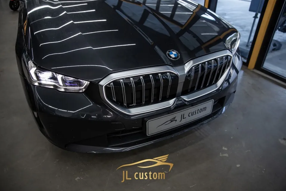 BMW 5 Series other - BMW 5 Series "Iconic Glow" Review - Enhanced Aesthetics photo 3