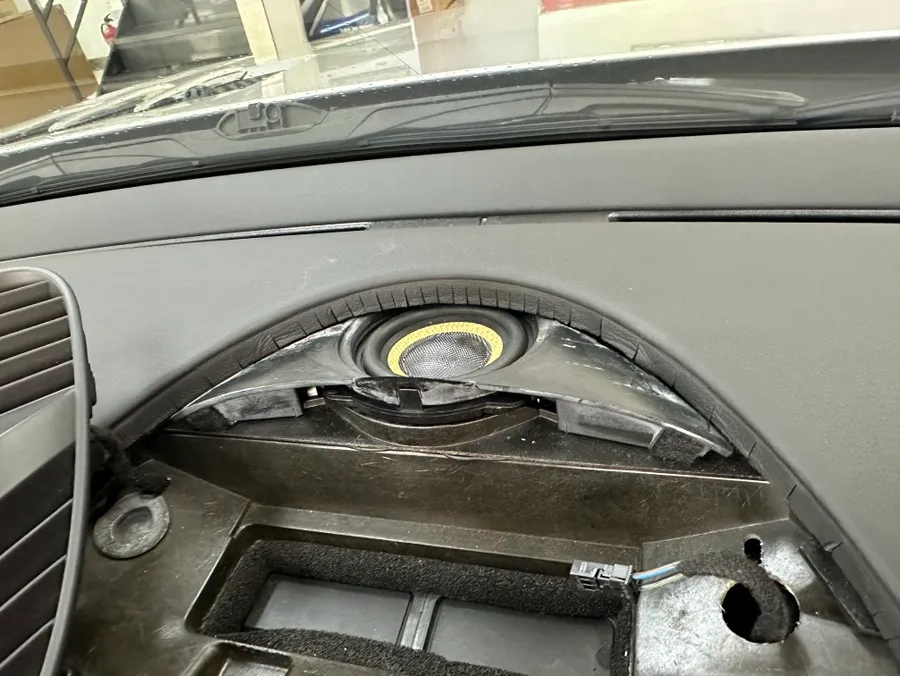 Mercedes-Benz SL65 AMG car audio - Mercedes-Benz SL65 AMG Car Audio Upgrade Review photo 4