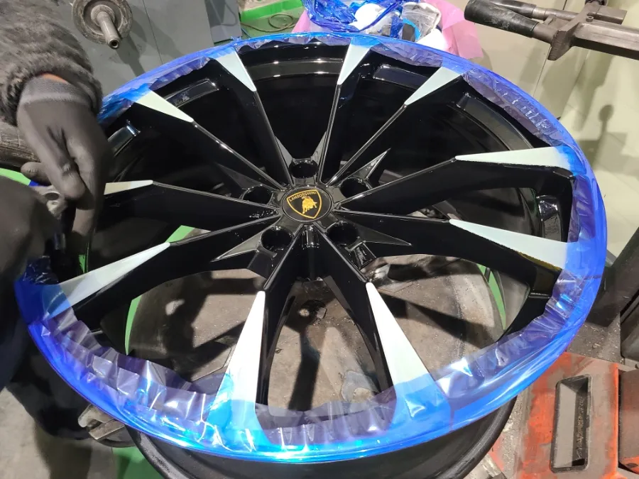 Lamborghini Urusのホイールリペア・塗装事例 施工写真 4-2