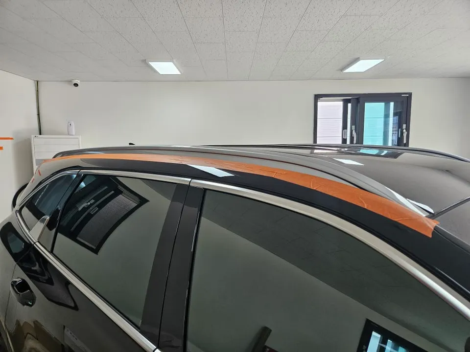 Kia Sorentoのカーフィルム施工事例|クロームパーツのブラックアウト 施工写真 1-3