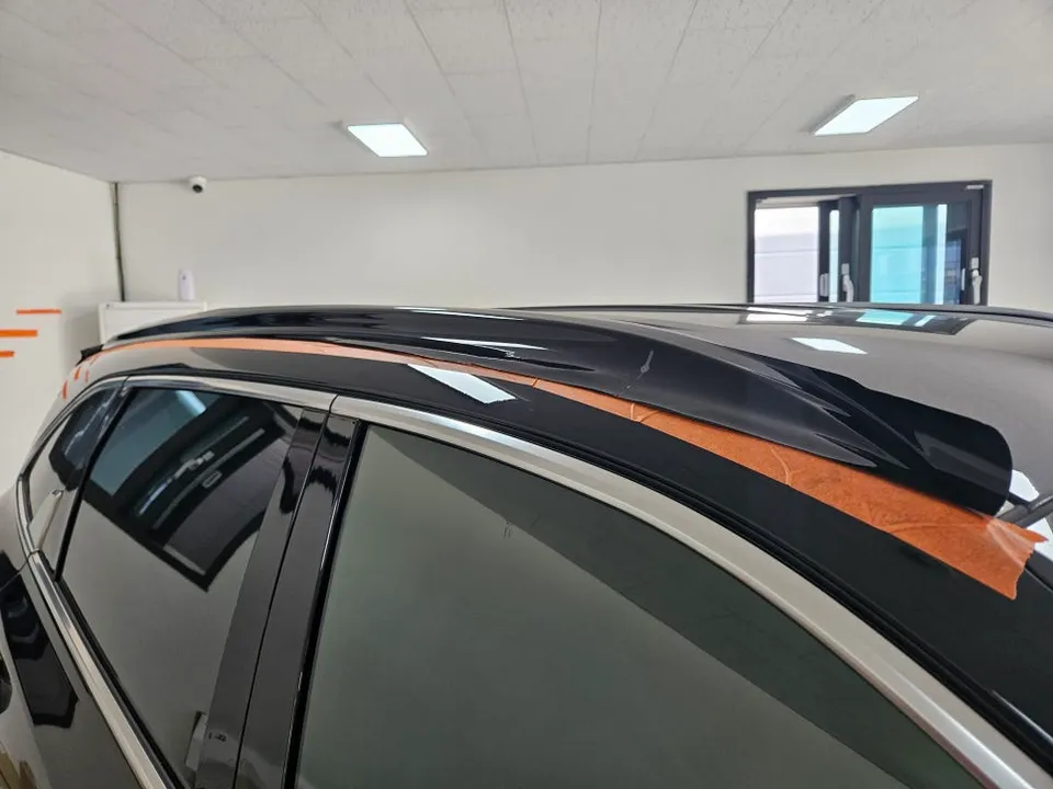 Kia Sorentoのカーフィルム施工事例|クロームパーツのブラックアウト 施工写真 2-3