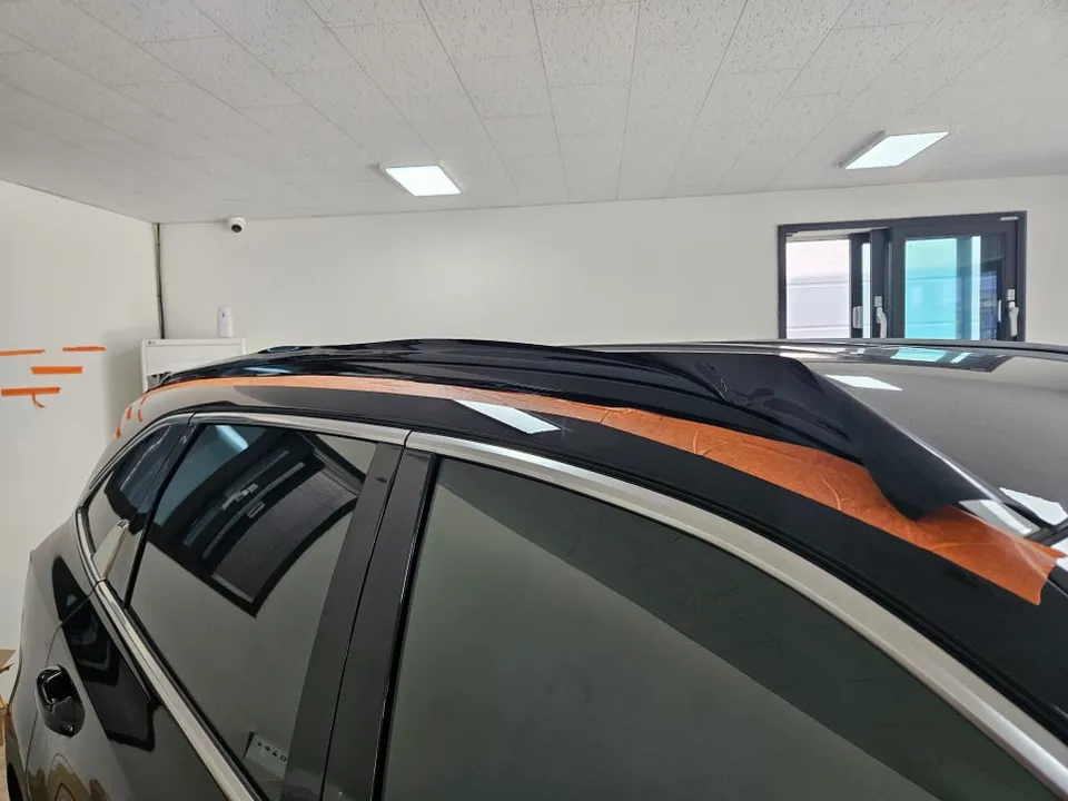 Kia Sorentoのカーフィルム施工事例|クロームパーツのブラックアウト 施工写真 3-3