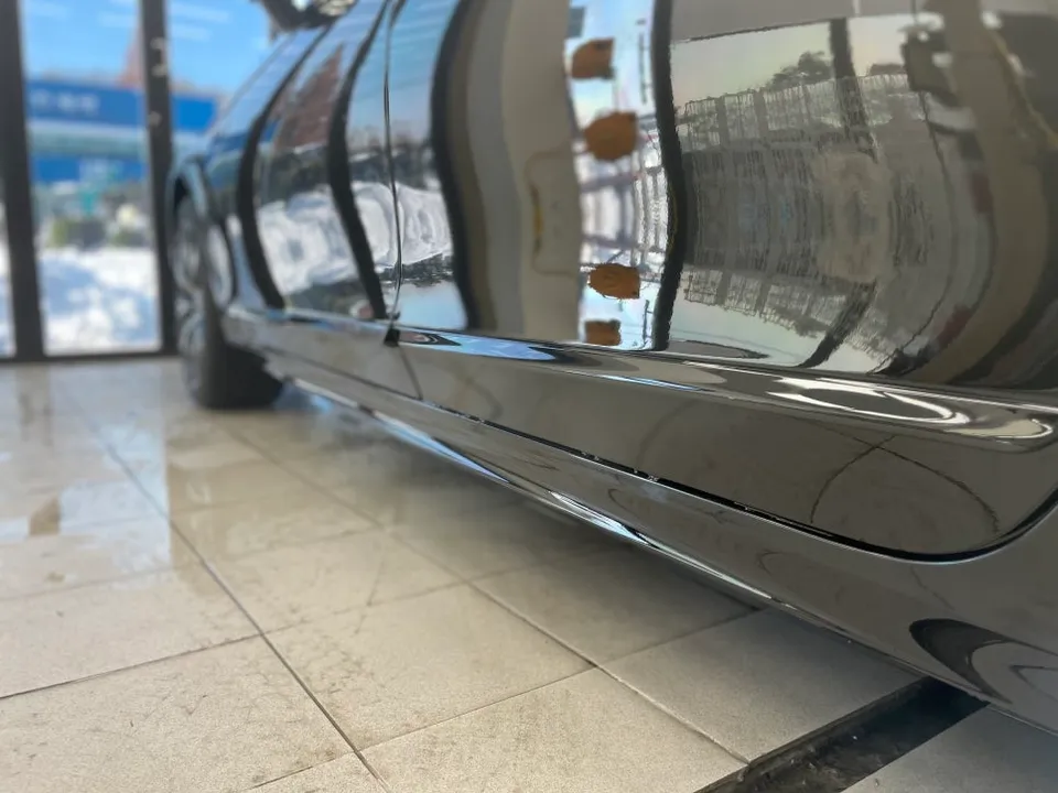 Volvo S90のカーラッピング事例|クロームメッキの印象変更 施工写真 1-2
