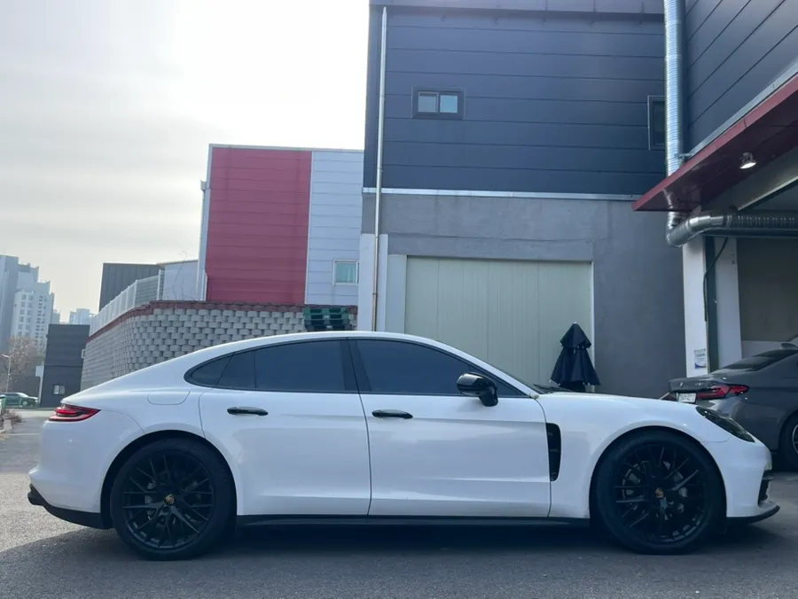 Porsche Panamera Wheel Repair & Painting Review photo 2