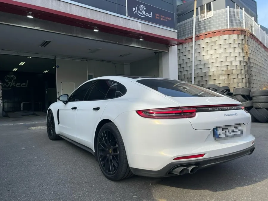 Porsche Panamera wheel repair - Porsche Panamera Wheel Repair & Painting Review photo 3