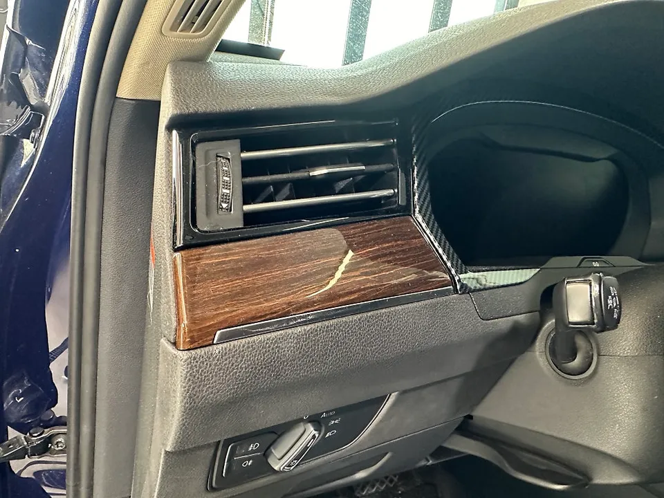 VWパサートのカーラッピング事例|内装のイメージチェンジ 施工写真 2-2