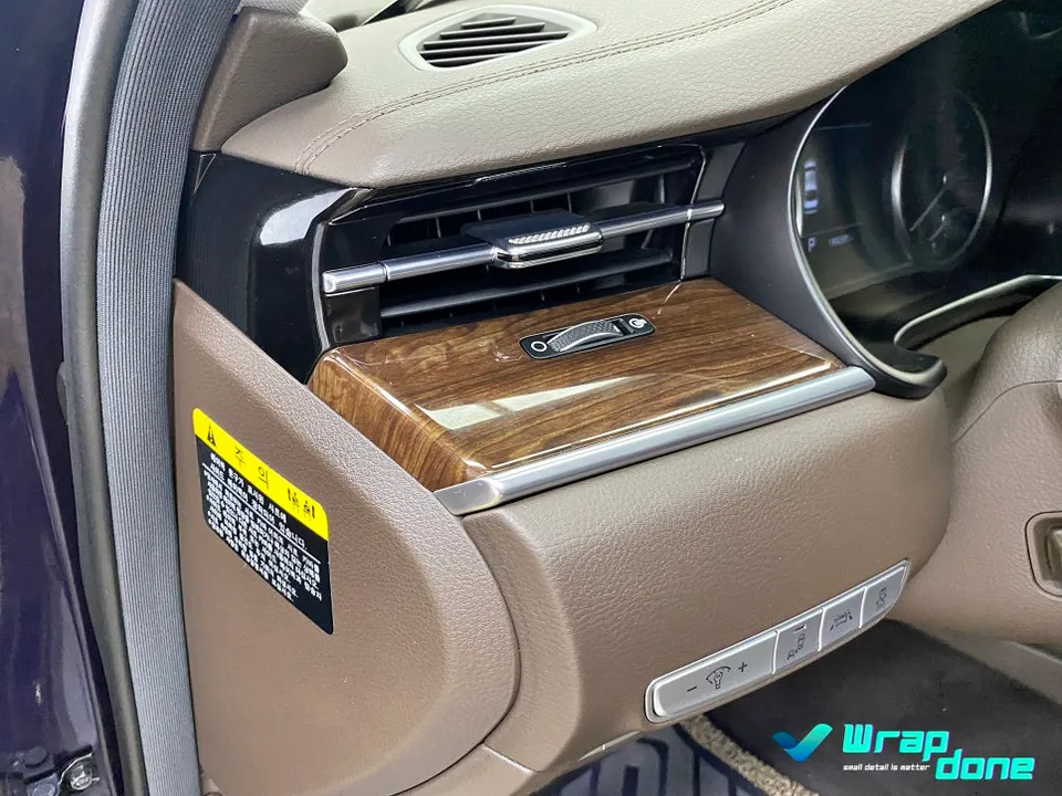 Kia K900のカーラッピング事例｜内装ウッドのイメージチェンジ 施工写真 1-2