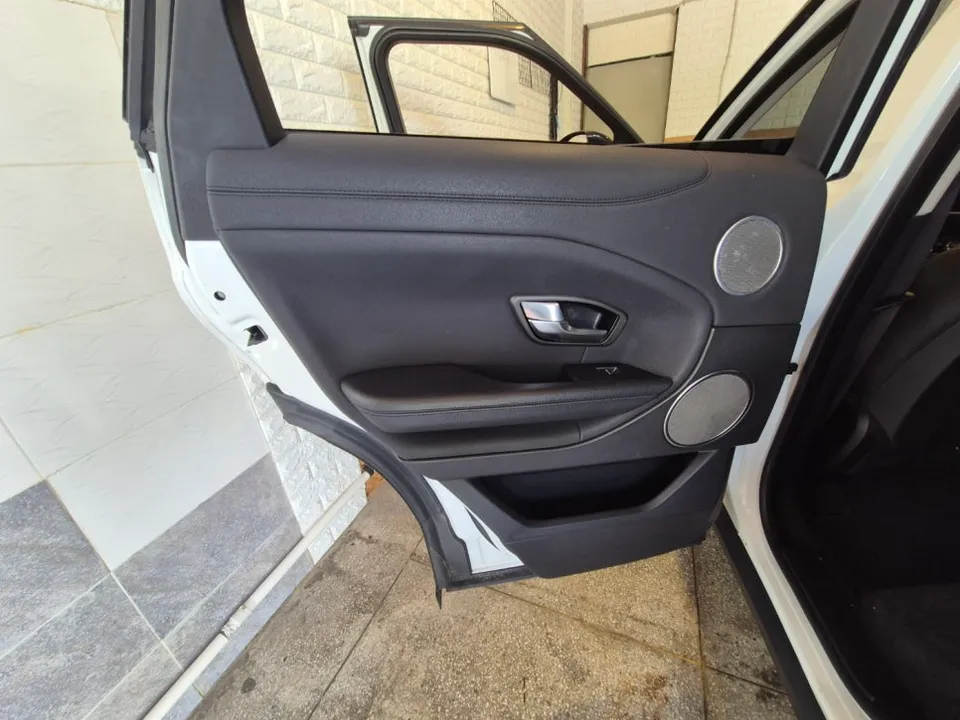 Land Rover Evoque ambient lighting - Land Rover Evoque Ambient Lighting Review: Extended 2nd Row photo 4