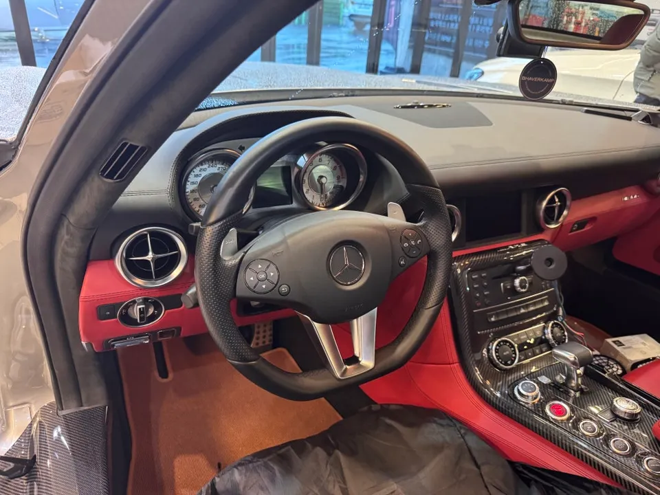Mercedes-Benz SLS 63 AMG C197 ambient lighting - Mercedes-Benz SLS 63 AMG C197 Ambient Lighting Review — Modern In photo 3