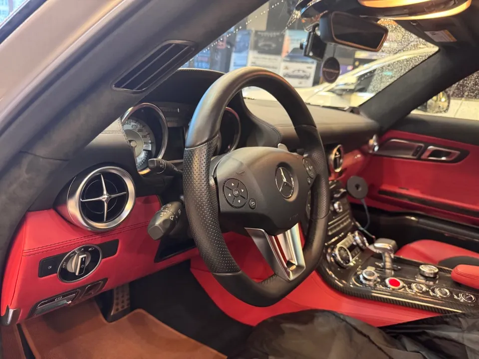 Mercedes-Benz SLS 63 AMG C197 ambient lighting - Mercedes-Benz SLS 63 AMG C197 Ambient Lighting Review — Modern In photo 4