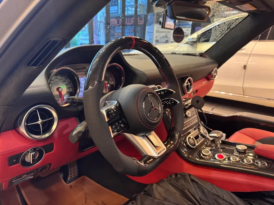 Mercedes-Benz SLS 63 AMG C197 ambient lighting - Mercedes-Benz SLS 63 AMG C197 Ambient Lighting Review — Modern In photo 6