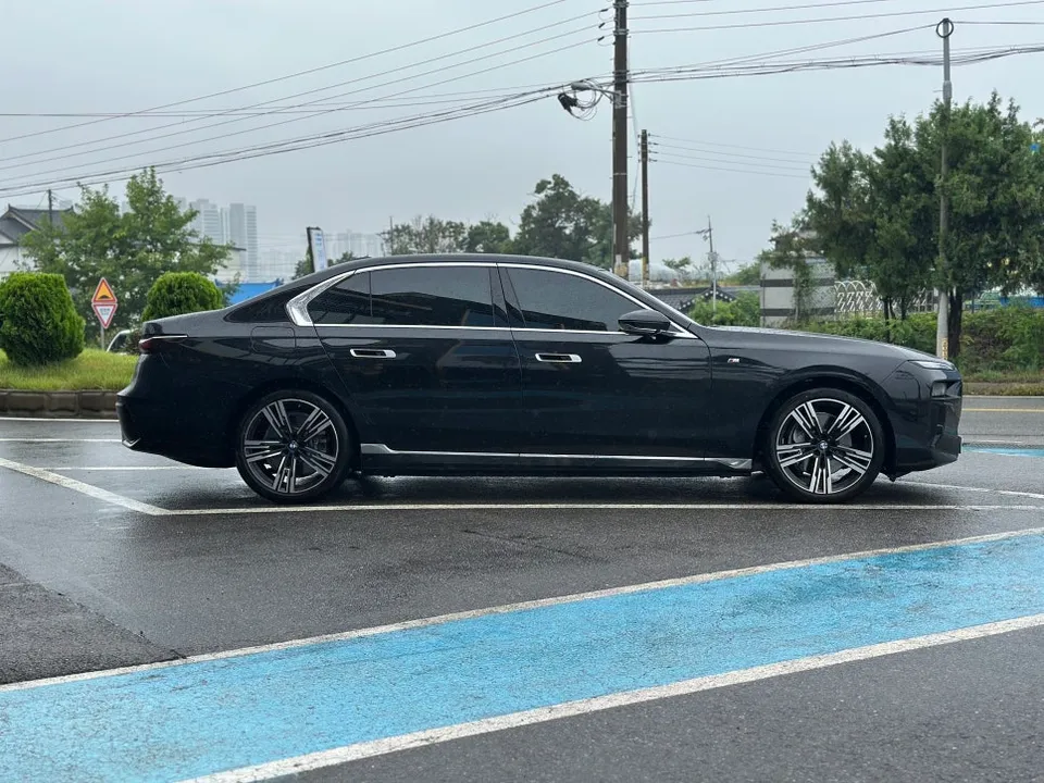 BMW 7 SeriesのPPF施工事例|費用目安・仕上がり 施工写真 3-1